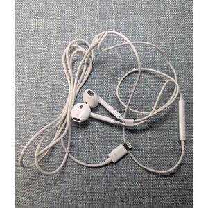 Apple EarPods with Lightning Connector‎ - White iPhone Headphones